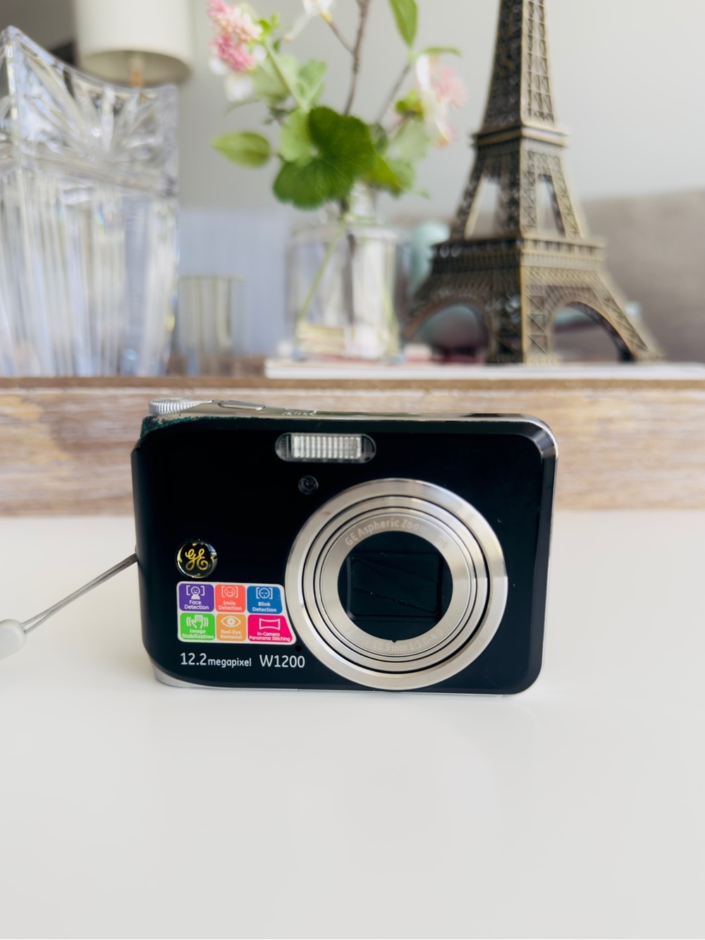 GE 12.2MP W1200 Compact Digital Camera in Black